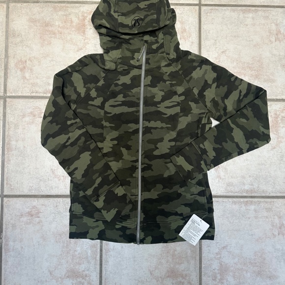 New Lululemon Full Zip Hoodie in Camo - Picture 10 of 10